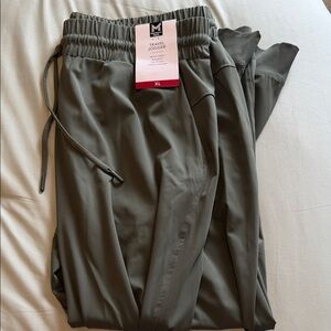 Women’s Olive Members Mark Travel Jogger Pants